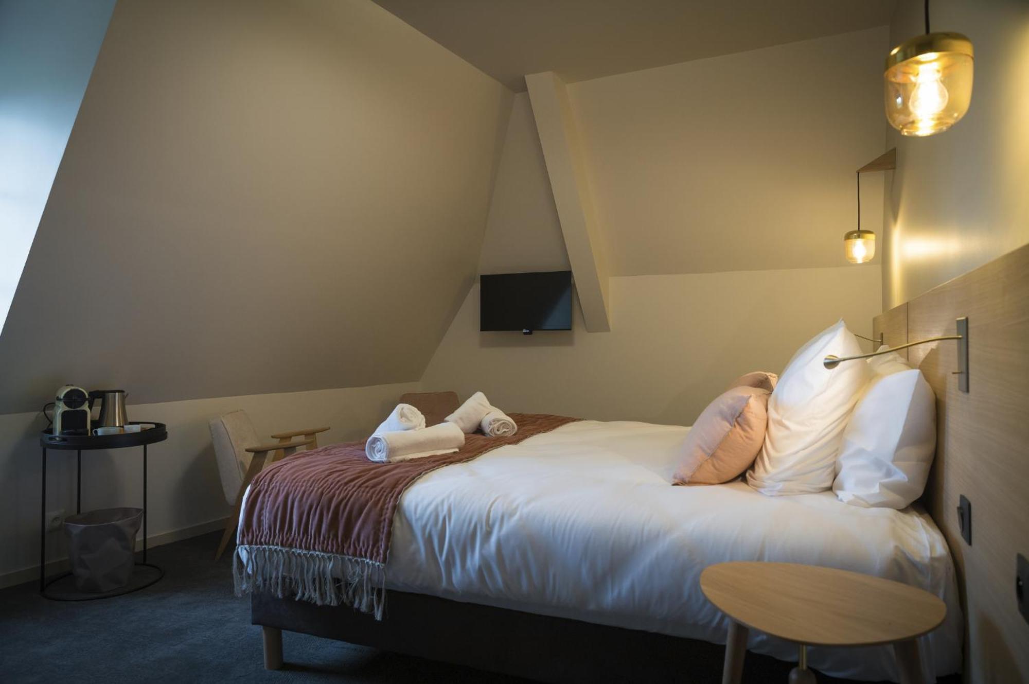 Domaine De L'Ecorcerie Hotel Fontaine-le-Comte Ngoại thất bức ảnh