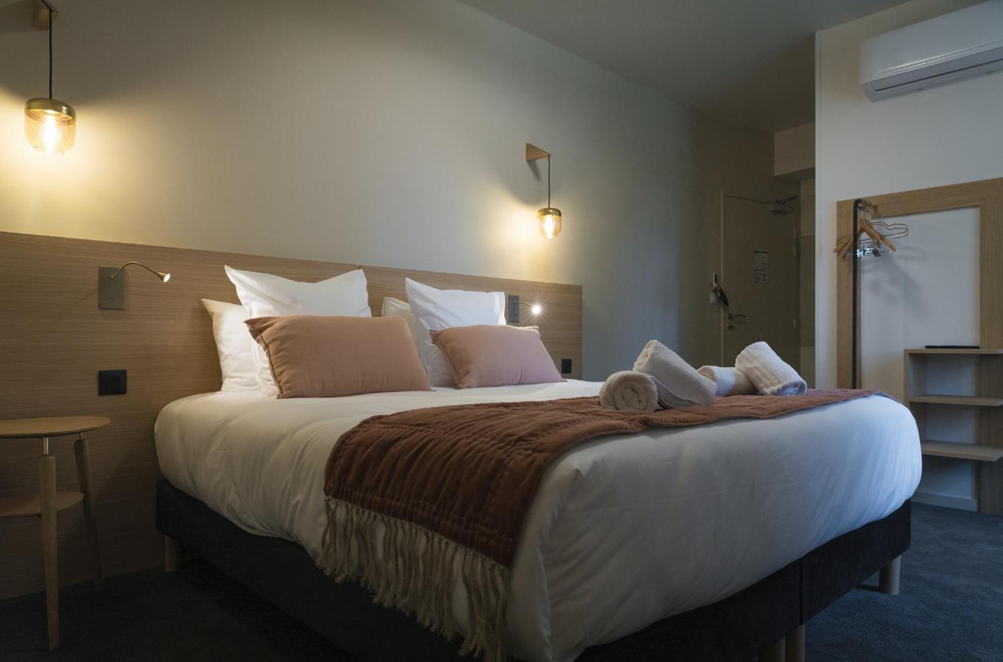 Domaine De L'Ecorcerie Hotel Fontaine-le-Comte Ngoại thất bức ảnh