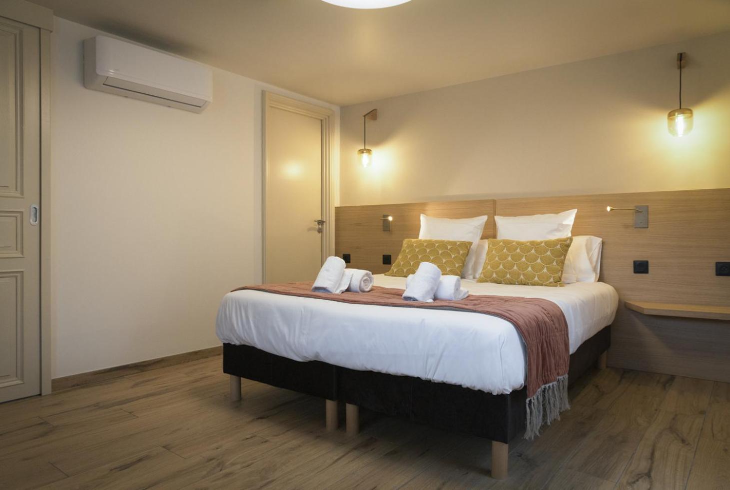 Domaine De L'Ecorcerie Hotel Fontaine-le-Comte Ngoại thất bức ảnh