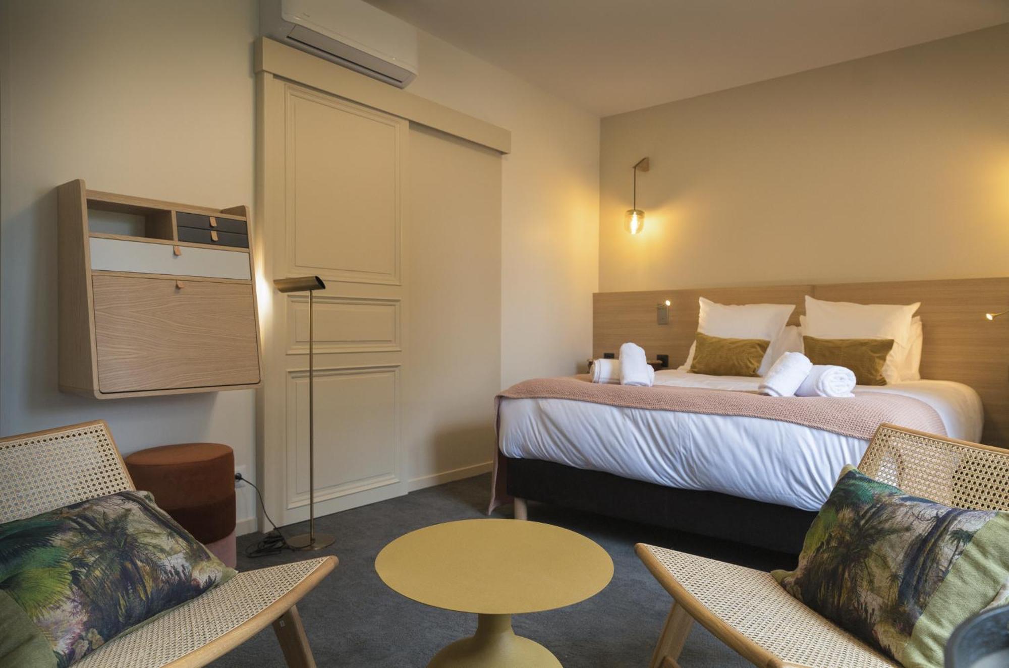Domaine De L'Ecorcerie Hotel Fontaine-le-Comte Ngoại thất bức ảnh