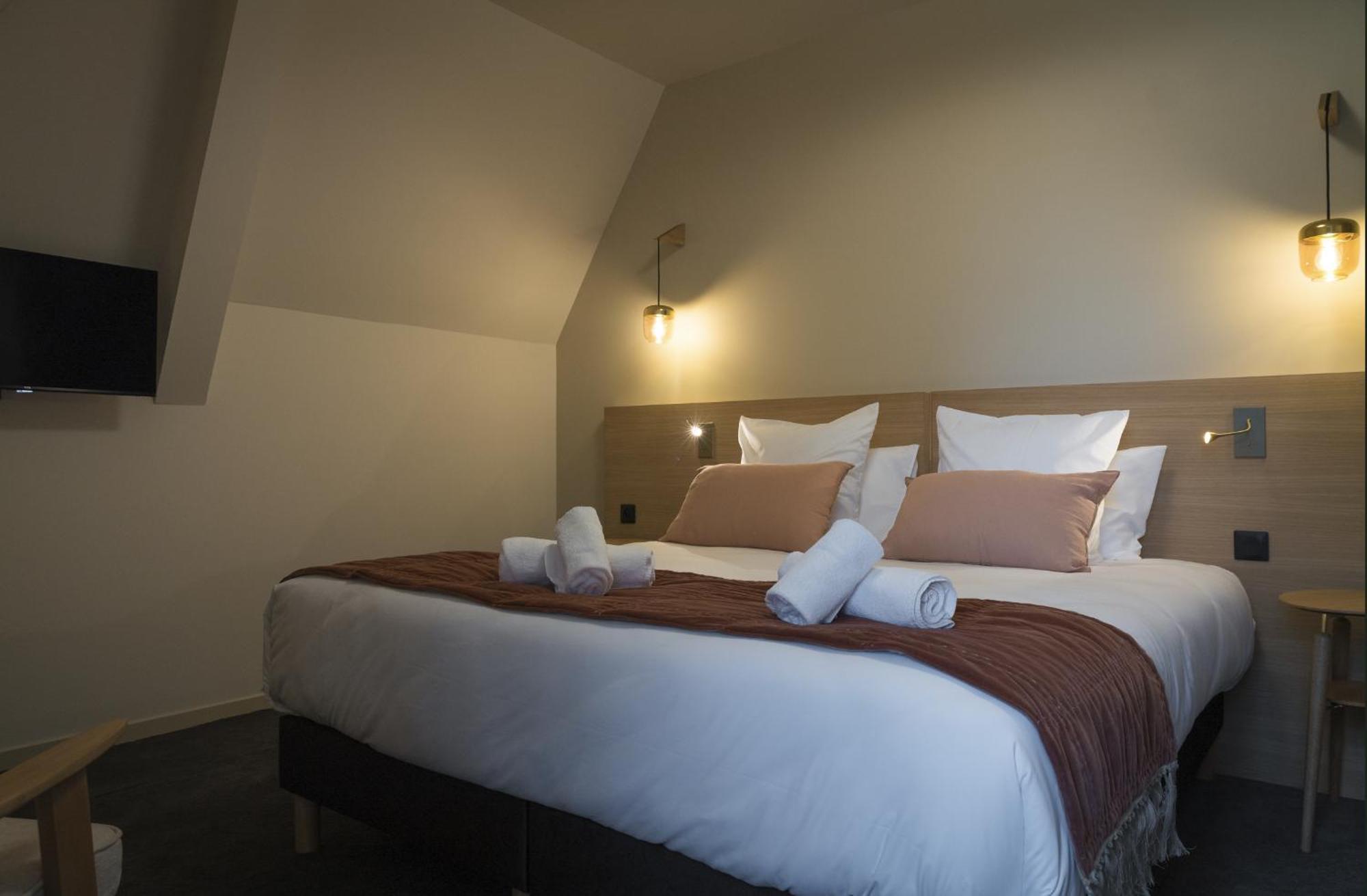 Domaine De L'Ecorcerie Hotel Fontaine-le-Comte Ngoại thất bức ảnh