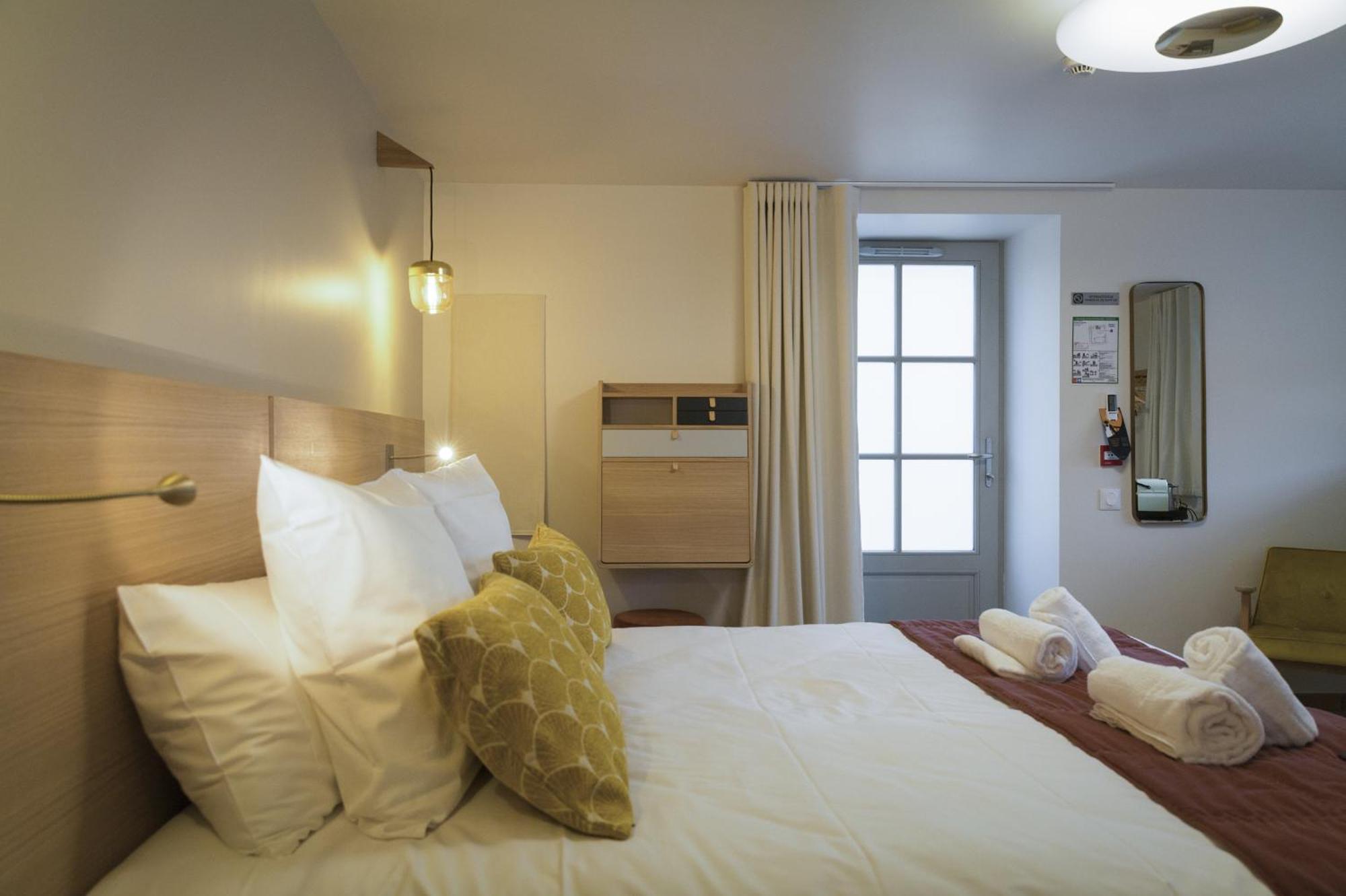 Domaine De L'Ecorcerie Hotel Fontaine-le-Comte Ngoại thất bức ảnh