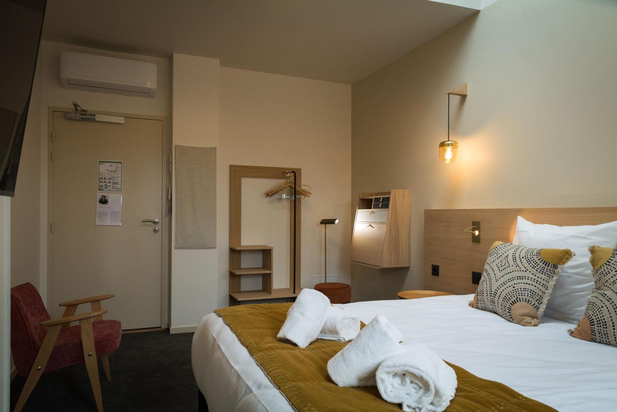 Domaine De L'Ecorcerie Hotel Fontaine-le-Comte Ngoại thất bức ảnh