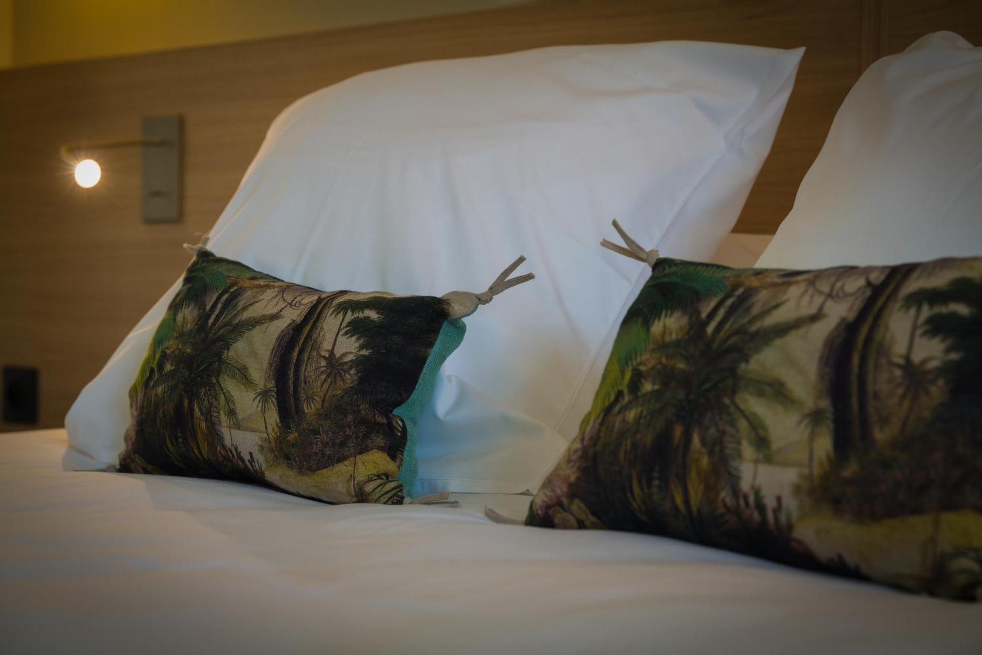 Domaine De L'Ecorcerie Hotel Fontaine-le-Comte Ngoại thất bức ảnh