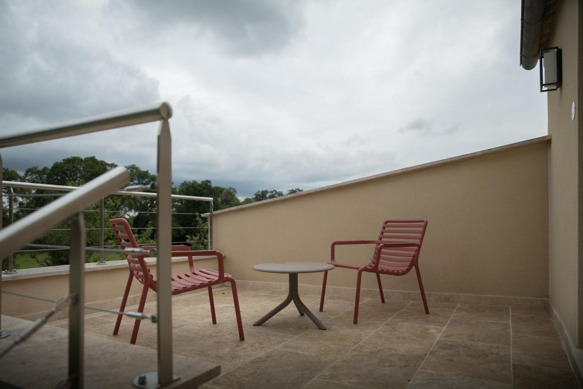 Domaine De L'Ecorcerie Hotel Fontaine-le-Comte Ngoại thất bức ảnh