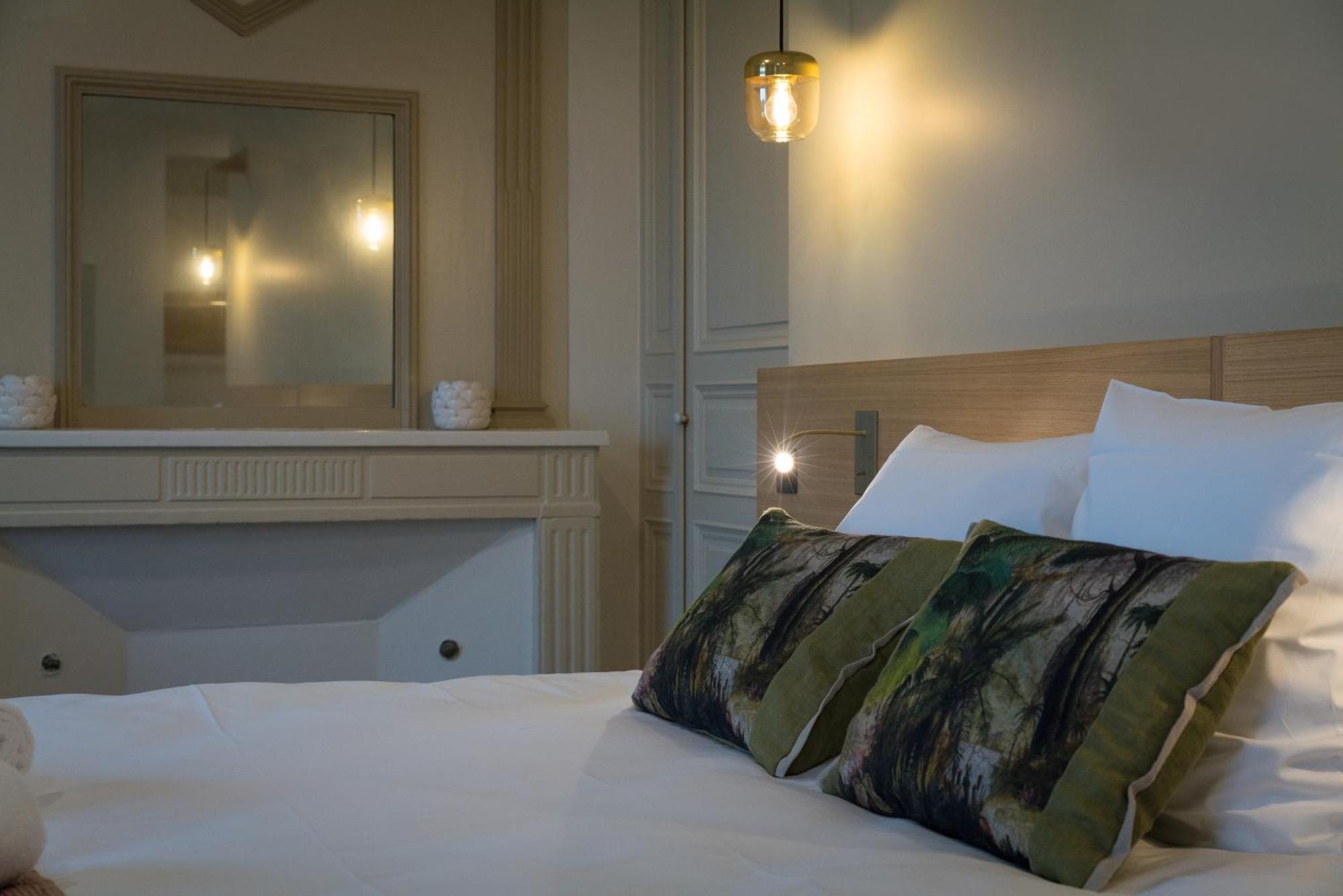 Domaine De L'Ecorcerie Hotel Fontaine-le-Comte Ngoại thất bức ảnh
