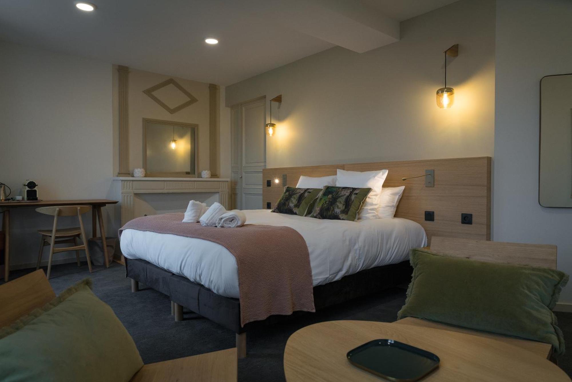 Domaine De L'Ecorcerie Hotel Fontaine-le-Comte Ngoại thất bức ảnh