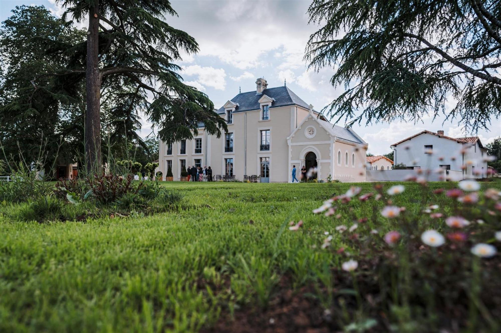 Domaine De L'Ecorcerie Hotel Fontaine-le-Comte Ngoại thất bức ảnh