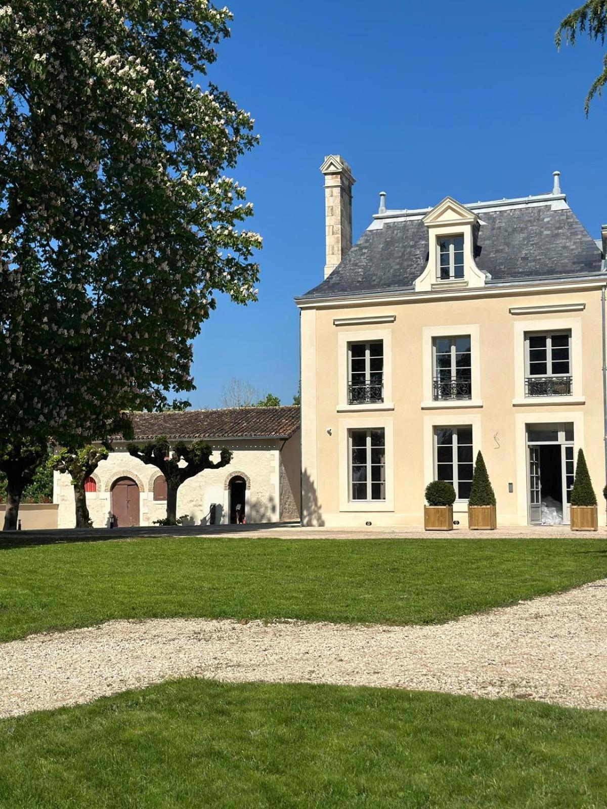 Domaine De L'Ecorcerie Hotel Fontaine-le-Comte Ngoại thất bức ảnh