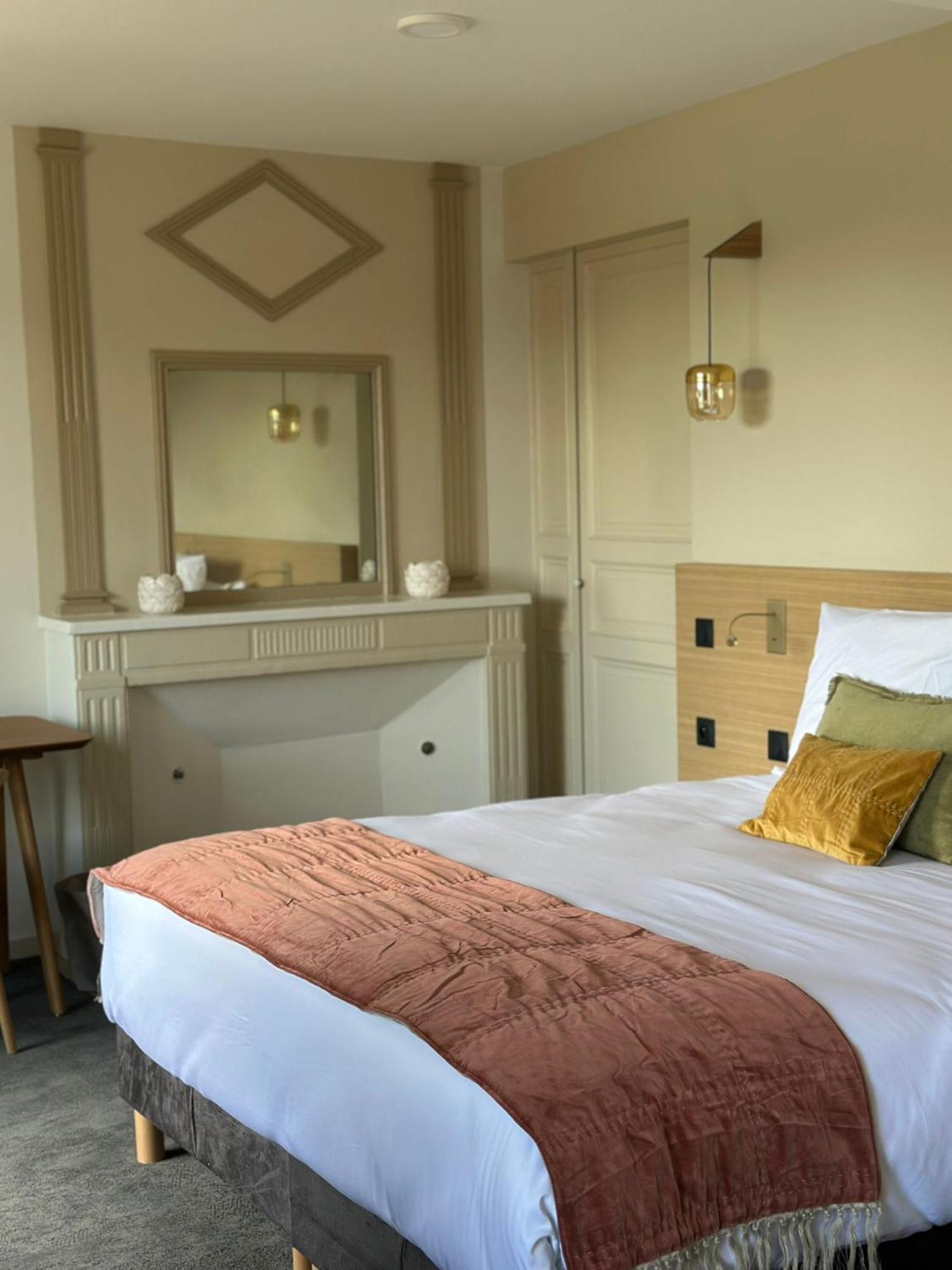 Domaine De L'Ecorcerie Hotel Fontaine-le-Comte Ngoại thất bức ảnh