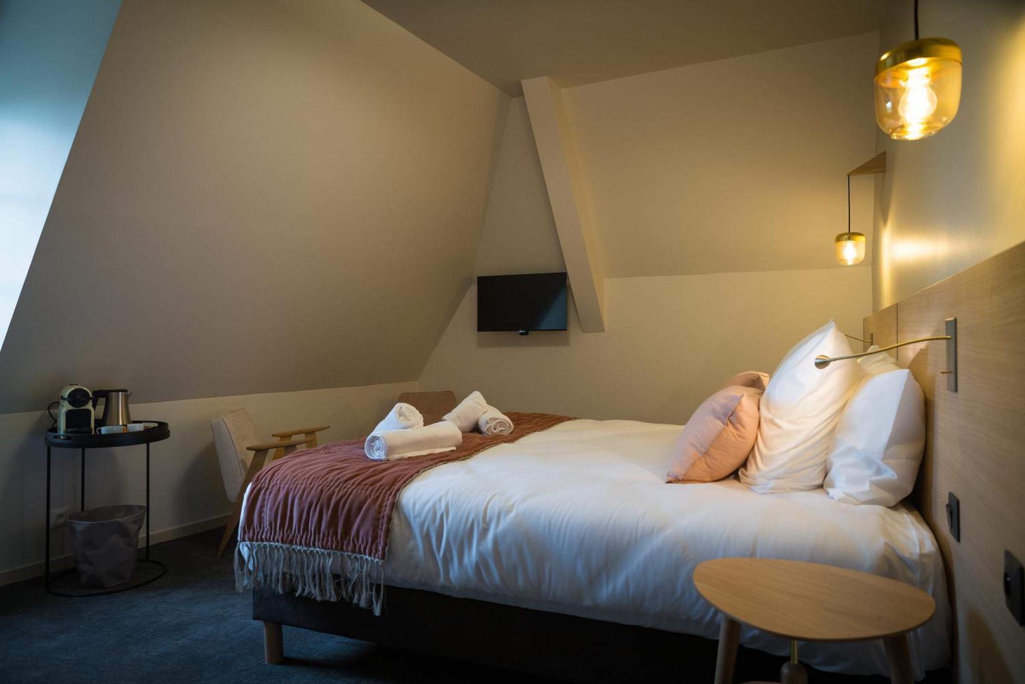 Domaine De L'Ecorcerie Hotel Fontaine-le-Comte Ngoại thất bức ảnh