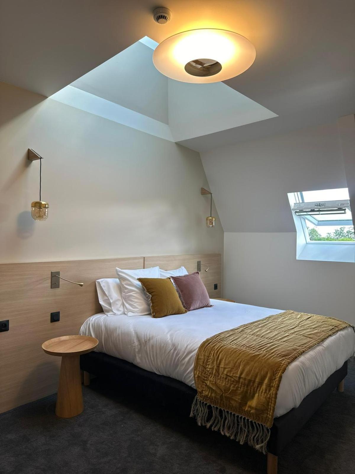 Domaine De L'Ecorcerie Hotel Fontaine-le-Comte Ngoại thất bức ảnh