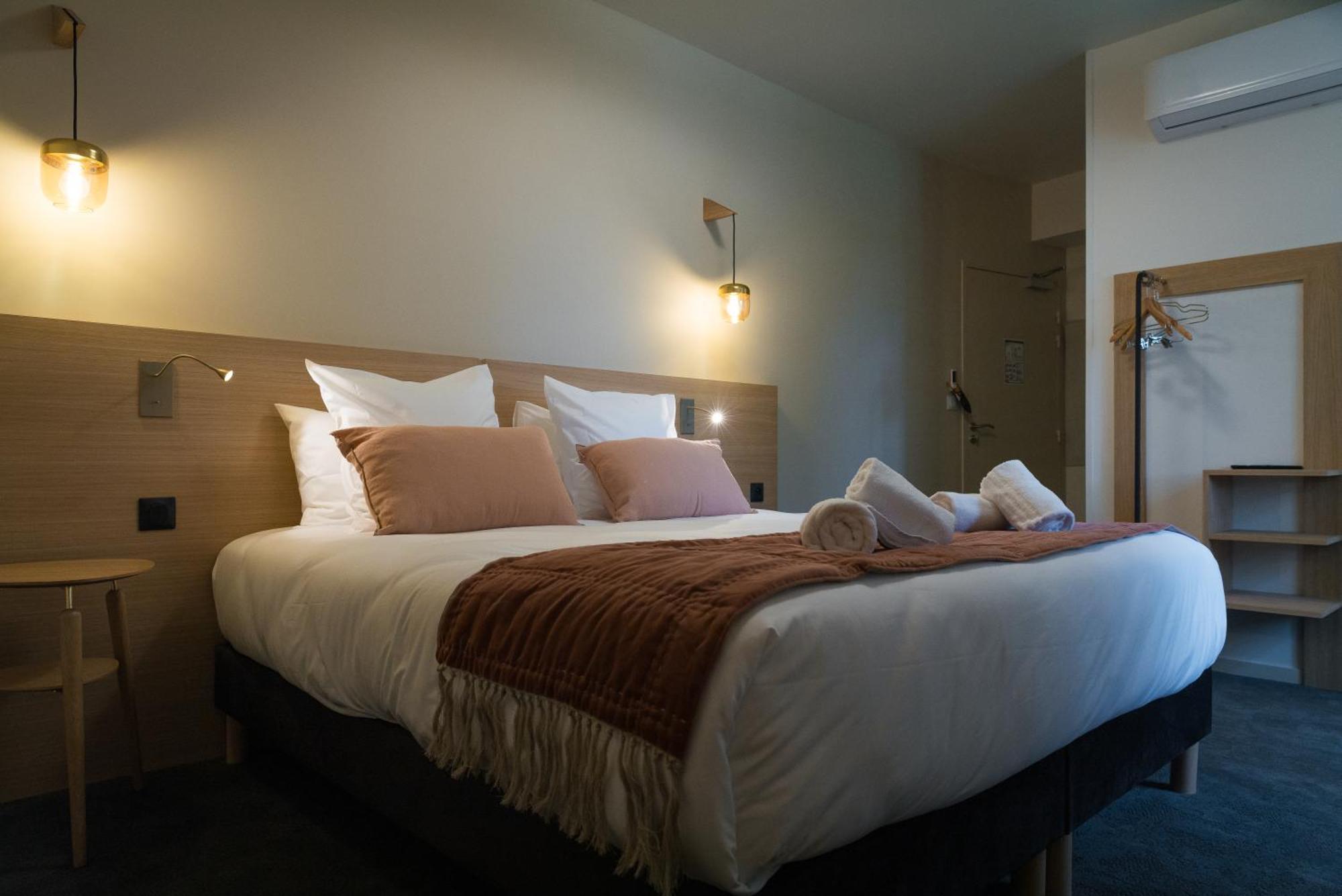 Domaine De L'Ecorcerie Hotel Fontaine-le-Comte Ngoại thất bức ảnh